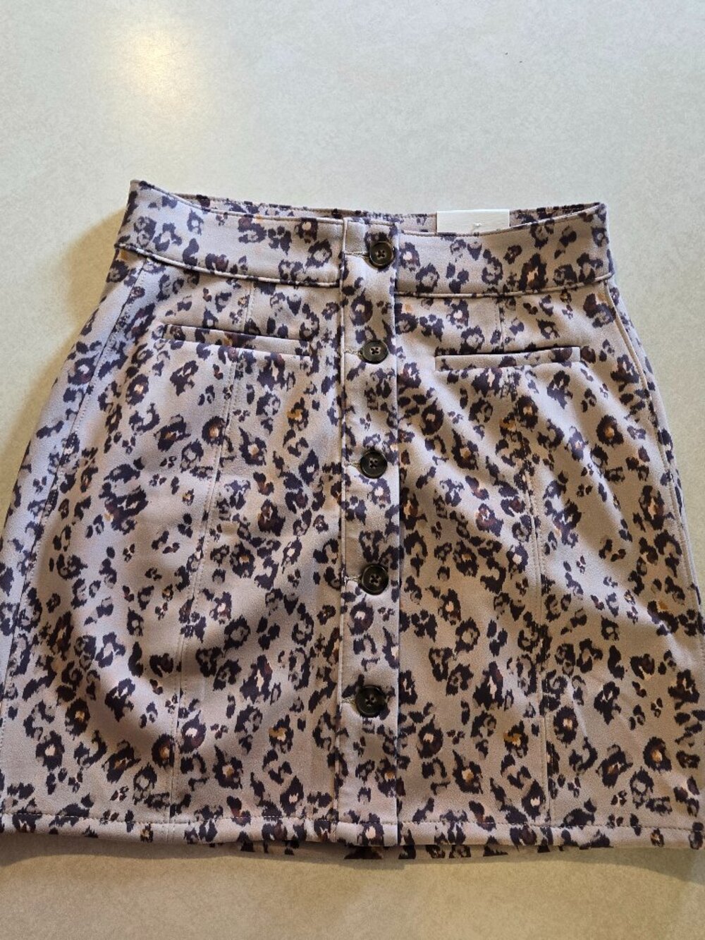 Maurices Leopard Print mini Skirt Size 6 Button Front Pockets Faux Suede stretch